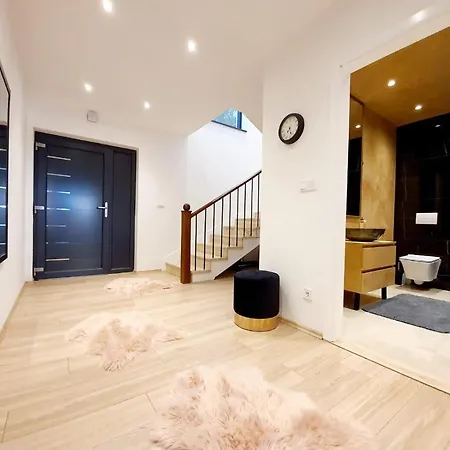 Luxury With A Swimming Pool - 21960 וודיצה