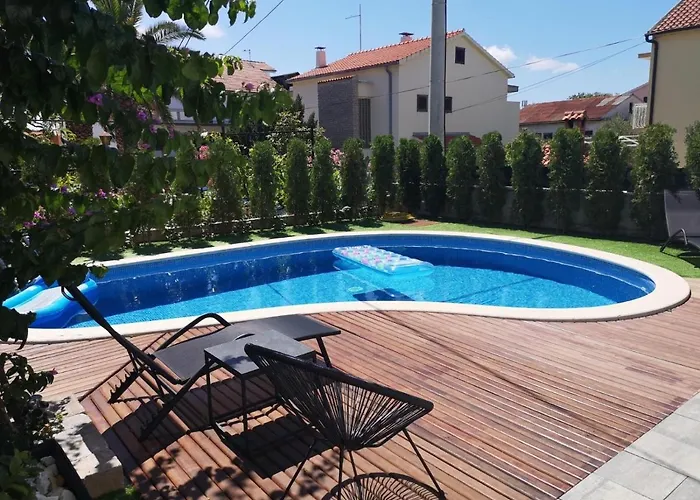 Luxury With A Swimming Pool - 21960