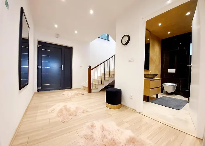 Luxury With A Swimming Pool - 21960 וודיצה