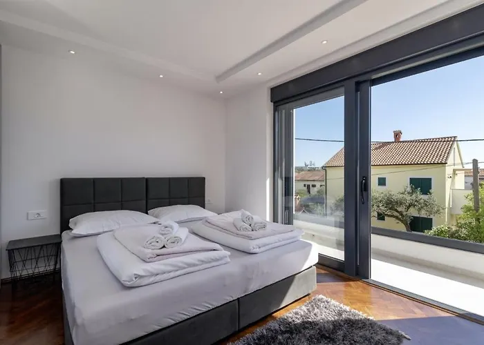 Luxury With A Swimming Pool - 21960 * וודיצה