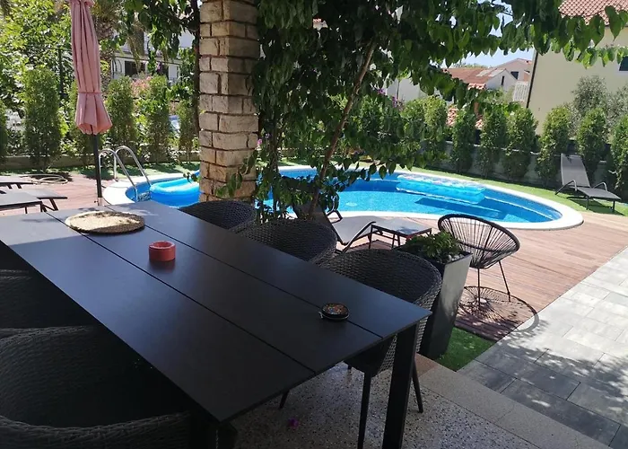 Luxury With A Swimming Pool - 21960 וודיצה